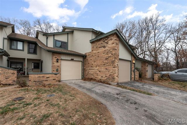 2041 Silent Spring Drive, Maryland Heights, MO 63043