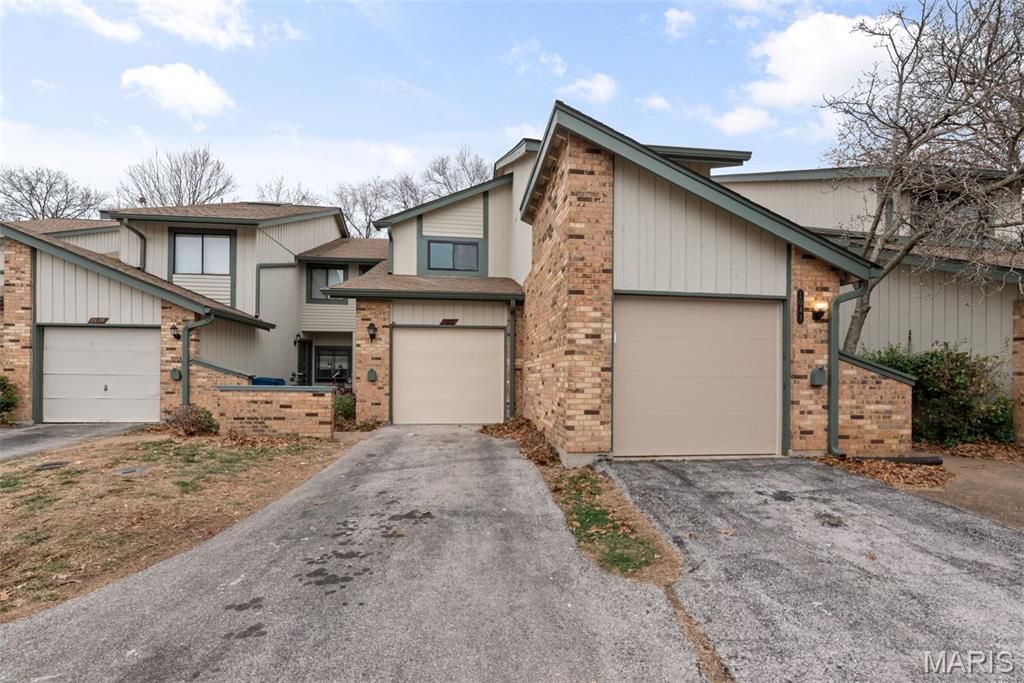 2041 Silent Spring Drive, Maryland Heights, MO 63043