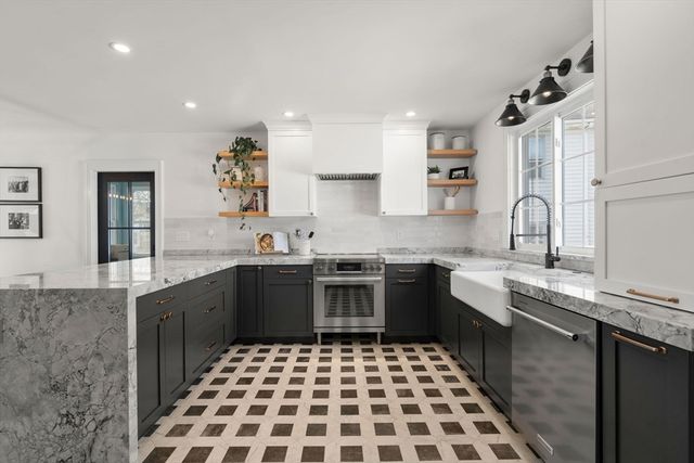 41 Capital St, Newton, MA 02458