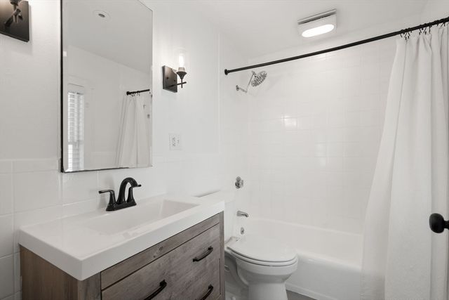 41 Capital St, Newton, MA 02458