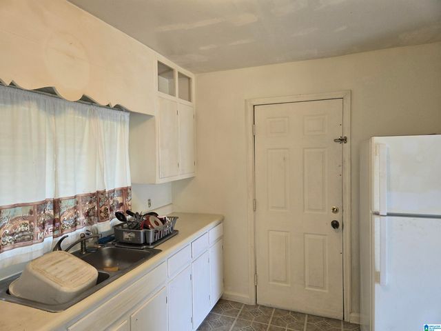 905 BELVIEW STREET, Bessemer, AL 35020
