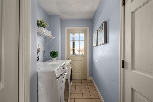 6 Arthur St 3, Salem, MA 01970