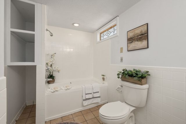 6 Arthur St 3, Salem, MA 01970