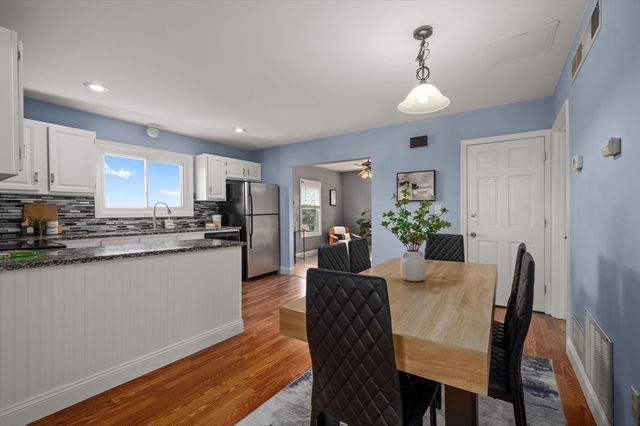 6 Arthur St 3, Salem, MA 01970