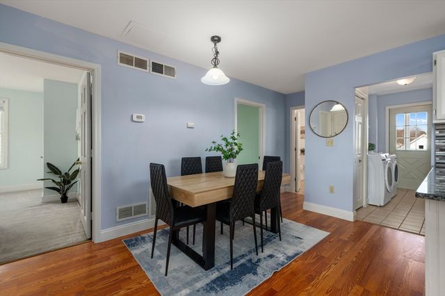 6 Arthur St 3, Salem, MA 01970