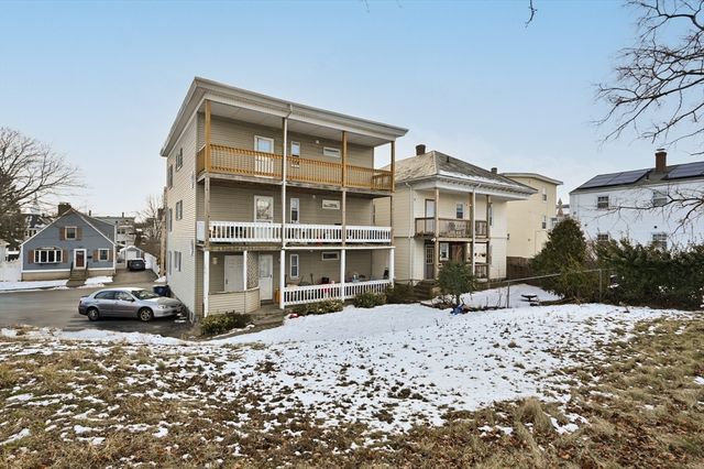 6 Arthur St 3, Salem, MA 01970