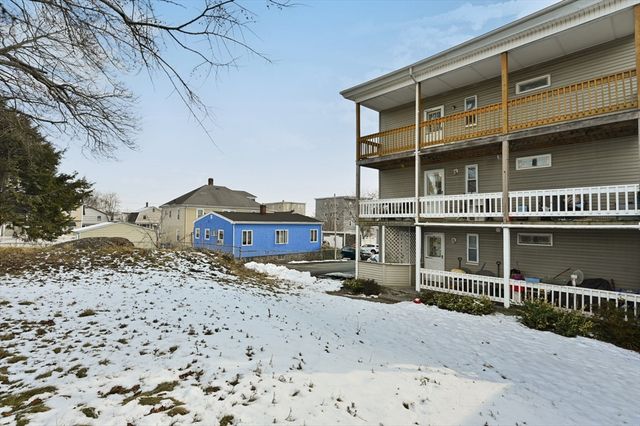 6 Arthur St 3, Salem, MA 01970