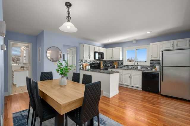 6 Arthur St 3, Salem, MA 01970