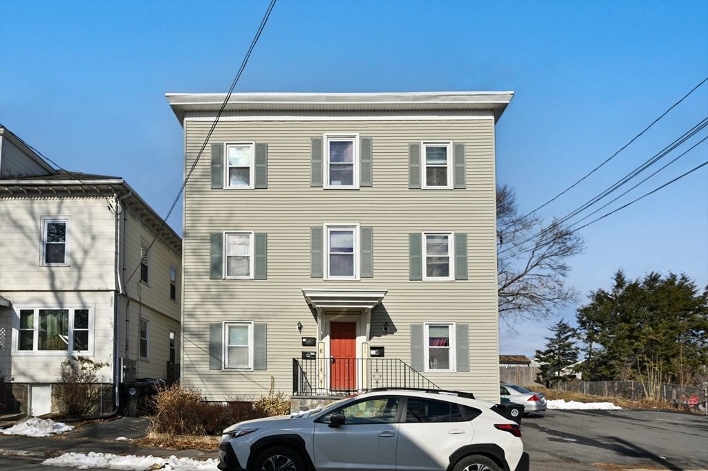 6 Arthur St 3, Salem, MA 01970