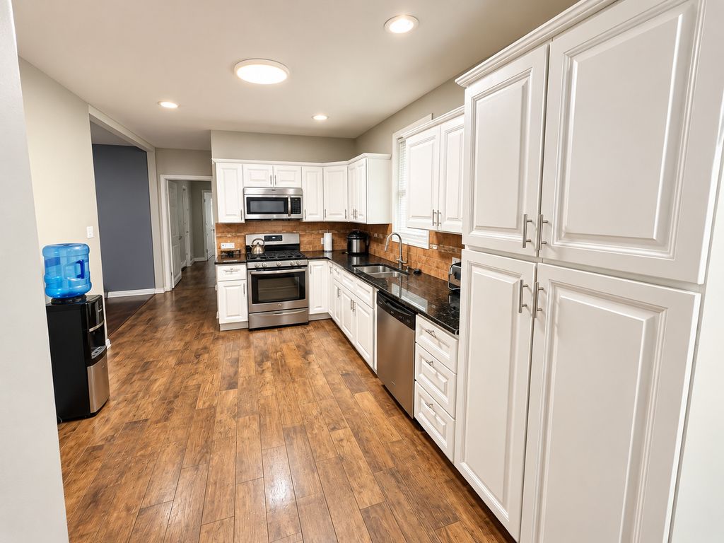 8208 S Avalon Avenue, Chicago, IL 60619 — photo 3