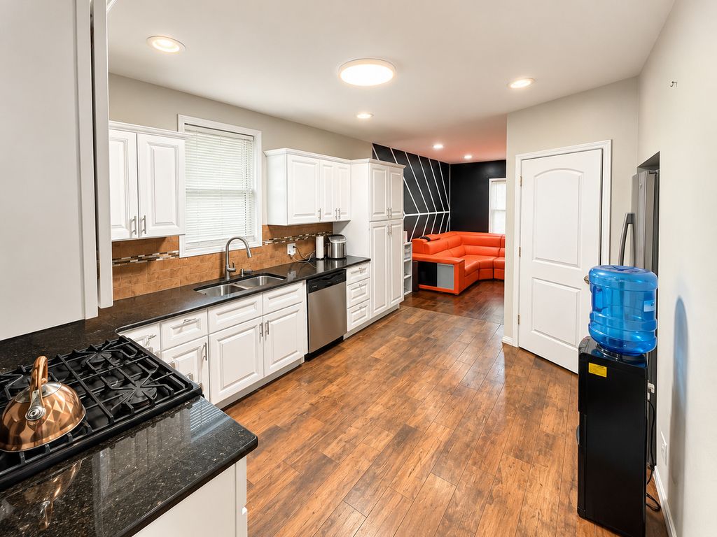 8208 S Avalon Avenue, Chicago, IL 60619 — photo 4