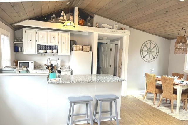 34 Pleasant St 3, Dennis, MA 02660