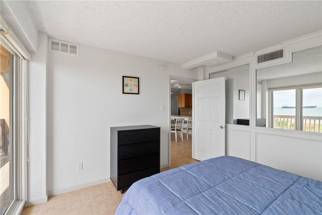 4000 Surfside Blvd 206, Corpus Christi, TX 78402