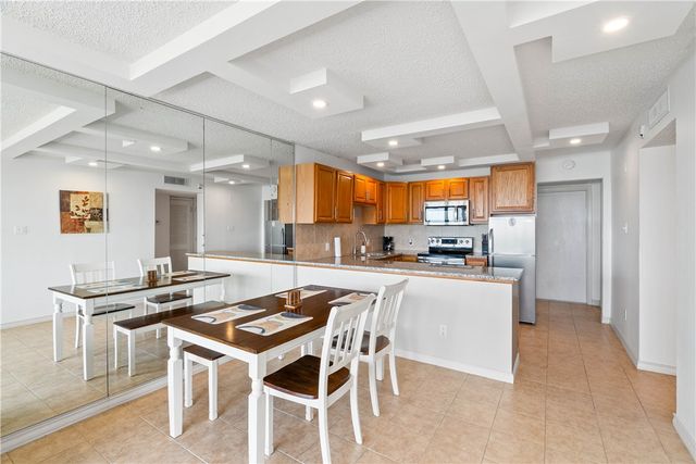 4000 Surfside Blvd 206, Corpus Christi, TX 78402