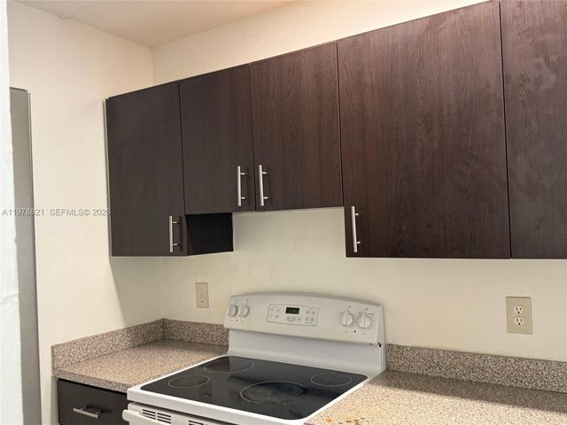 1001 Twin lakes Dr. 29-D, Coral Springs, FL 33071