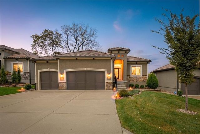 2110 NW Ashurst Drive, Lee's Summit, MO 64081