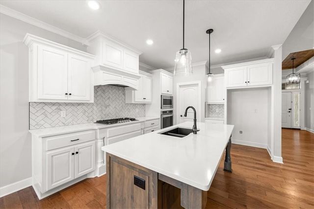 2110 NW Ashurst Drive, Lee's Summit, MO 64081