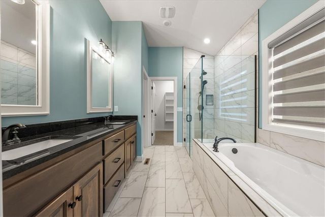 2110 NW Ashurst Drive, Lee's Summit, MO 64081