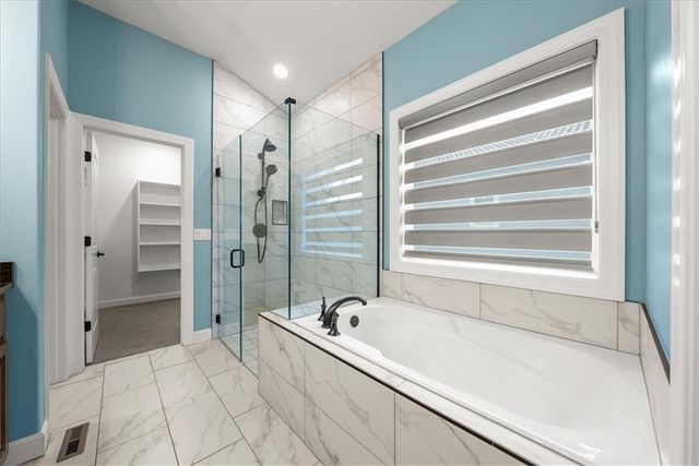 2110 NW Ashurst Drive, Lee's Summit, MO 64081