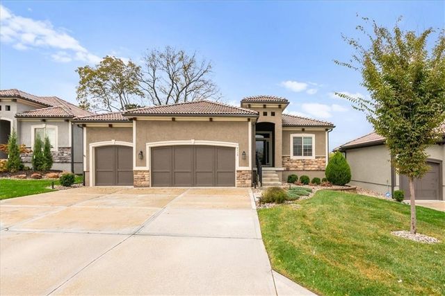 2110 NW Ashurst Drive, Lee's Summit, MO 64081