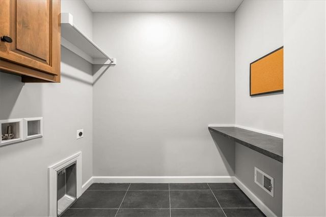 2110 NW Ashurst Drive, Lee's Summit, MO 64081