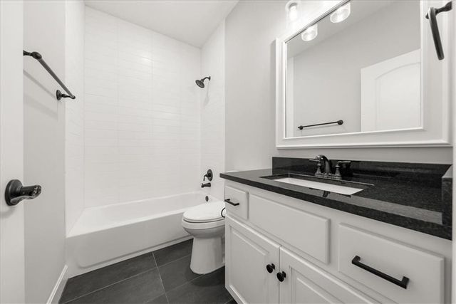 2110 NW Ashurst Drive, Lee's Summit, MO 64081