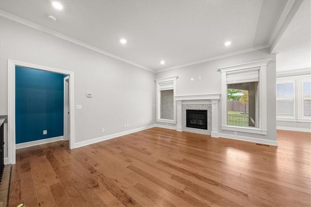 2110 NW Ashurst Drive, Lee's Summit, MO 64081