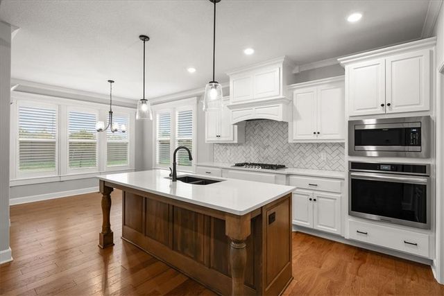 2110 NW Ashurst Drive, Lee's Summit, MO 64081