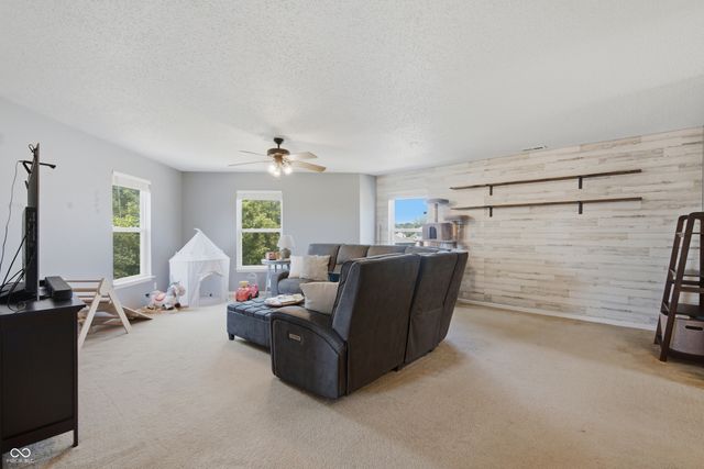 640 Streamside Drive, Greenfield, IN 46140