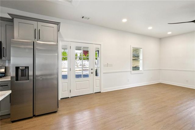 32 Pine Street, Porterdale, GA 30014