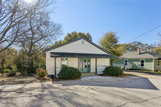 32 Pine Street, Porterdale, GA 30014