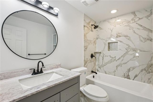 32 Pine Street, Porterdale, GA 30014