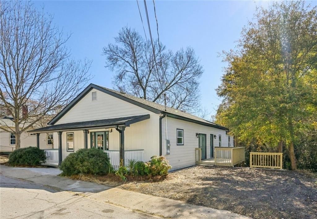 32 Pine Street, Porterdale, GA 30014