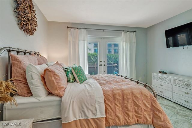 1351 Curlew AVE 104, Naples, FL 34102