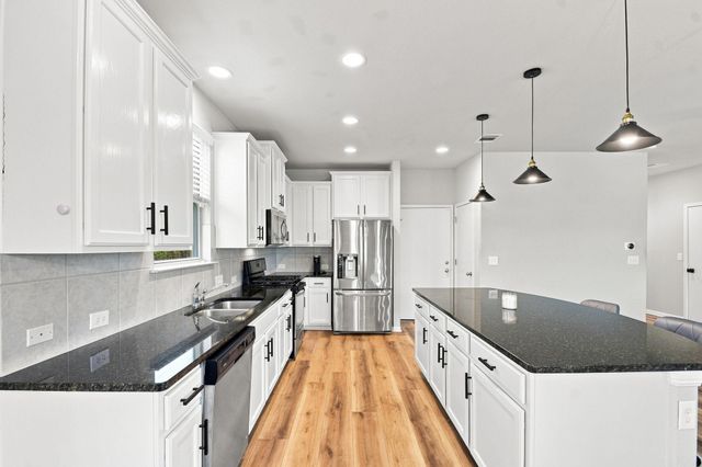 241 Eagle Brook LN, Buda, TX 78610