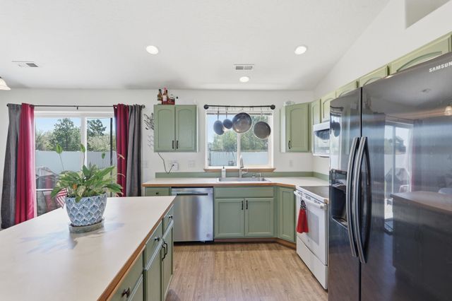 514 E Norma Lee Ave, Medical Lake, WA 99022