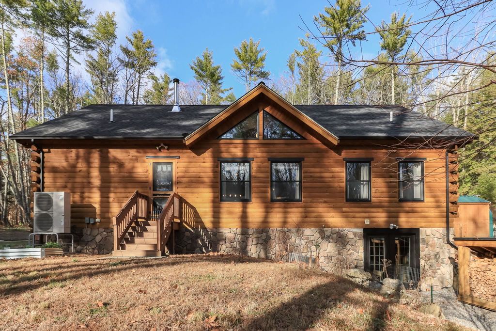 34 Lull Road, New Boston, NH 03070