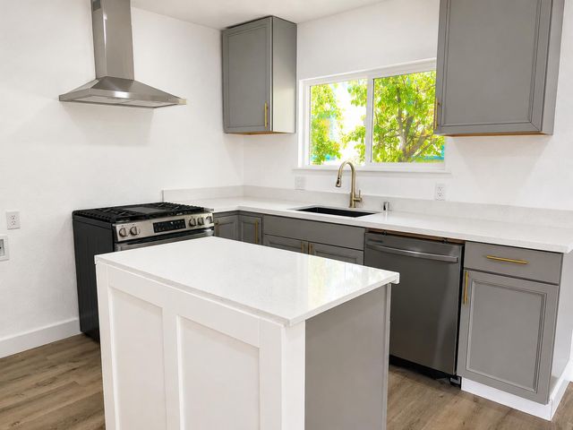 2125 E Myrtle St, Stockton, CA 95205