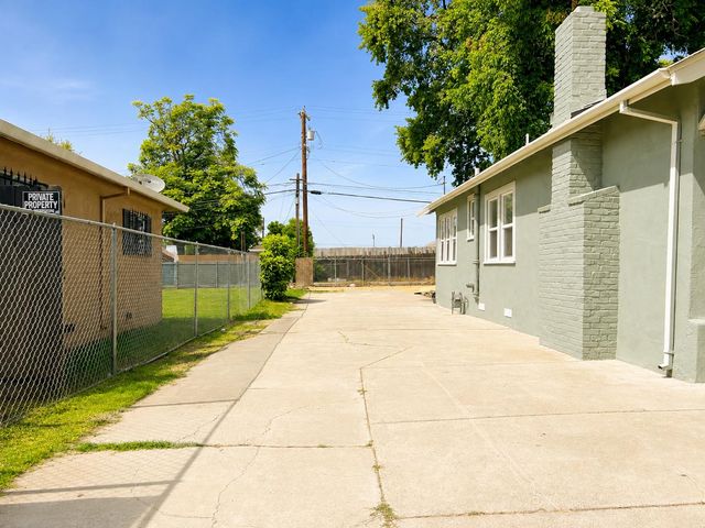 2125 E Myrtle St, Stockton, CA 95205
