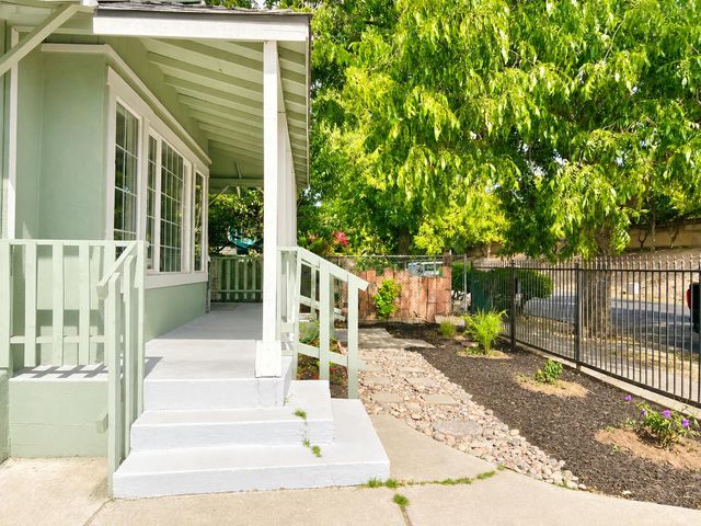 2125 E Myrtle St, Stockton, CA 95205