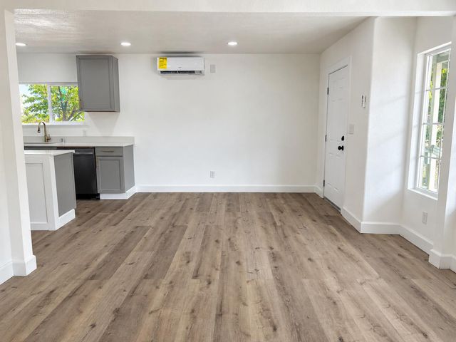 2125 E Myrtle St, Stockton, CA 95205