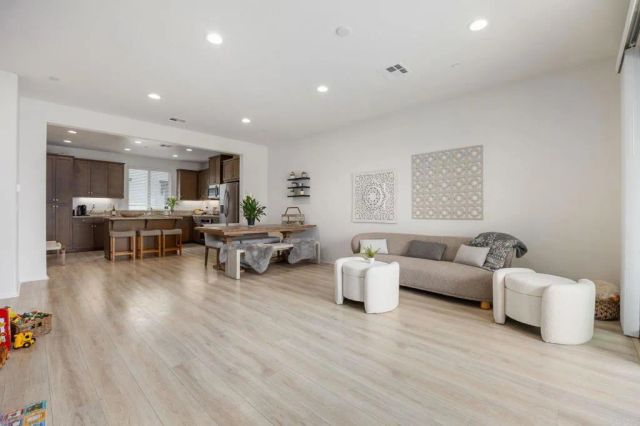 2227 Solara Lane, Vista, CA 92081