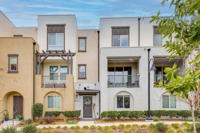 2227 Solara Lane, Vista, CA 92081