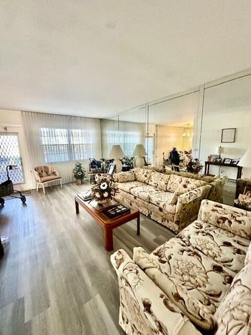 2030 Newcastle B, Boca Raton, FL 33434