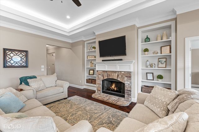 327 Ouchita Lane, Bossier City, LA 71112