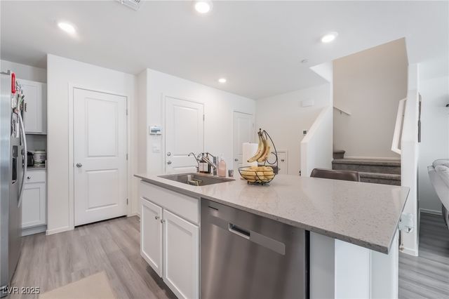 4585 Honey Hills Avenue, Las Vegas, NV 89141