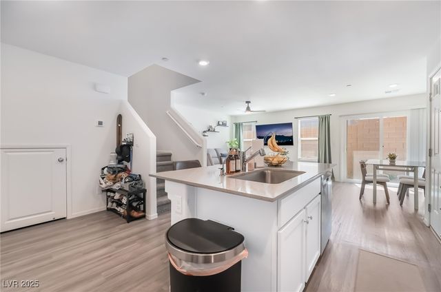 4585 Honey Hills Avenue, Las Vegas, NV 89141