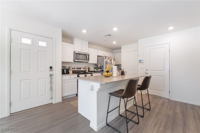 4585 Honey Hills Avenue, Las Vegas, NV 89141