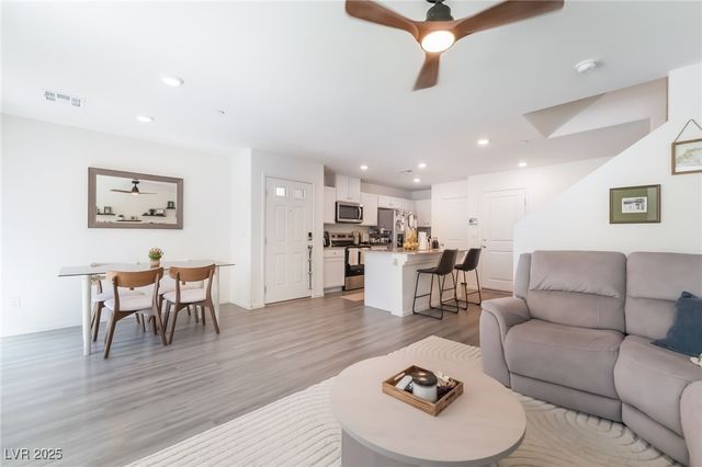 4585 Honey Hills Avenue, Las Vegas, NV 89141