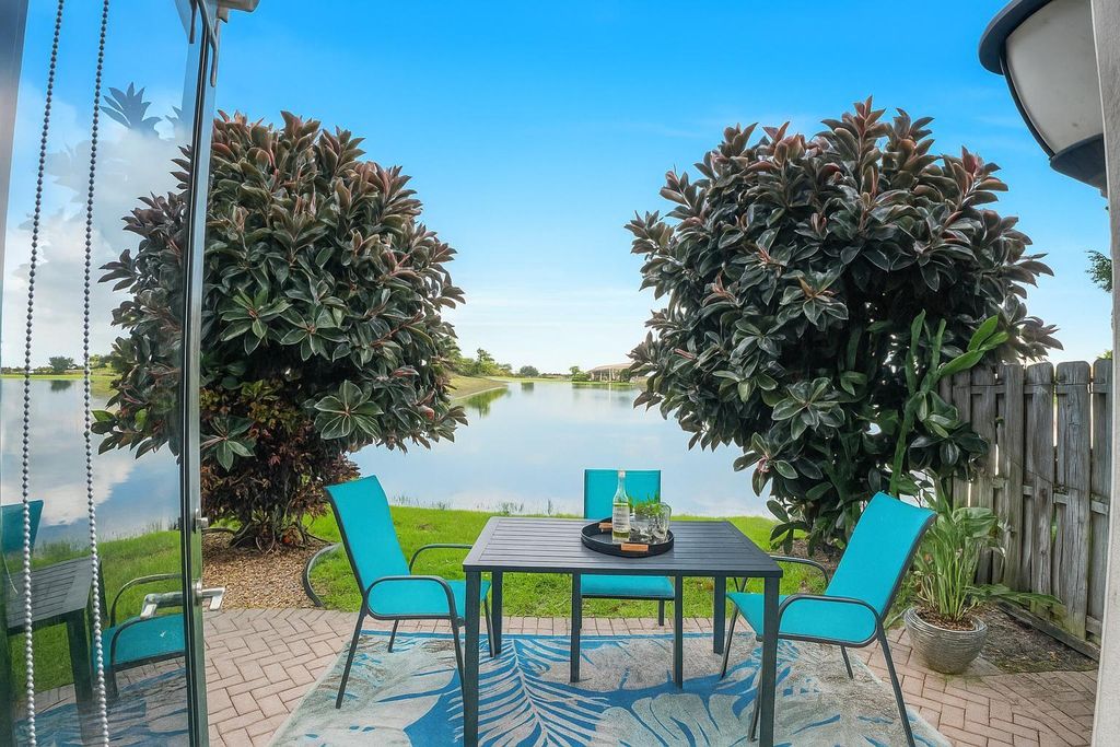 Image 13 of property listing at 8405 Lakeview Trl, Parkland, FL 33076